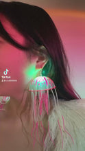 Charger et lire la vidéo dans la visionneuse de la Galerie, LED light up female jellyfish earrings
